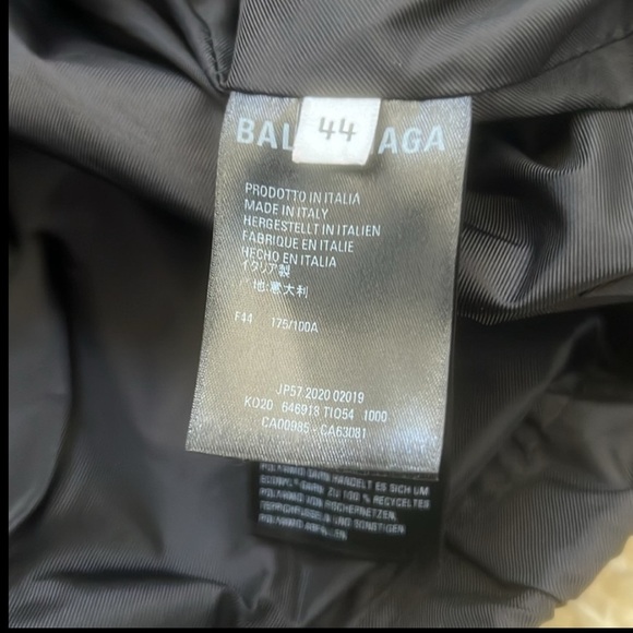 Balenciaga
Balenciaga 7-language assault suit jacket - Picture 6 of 13